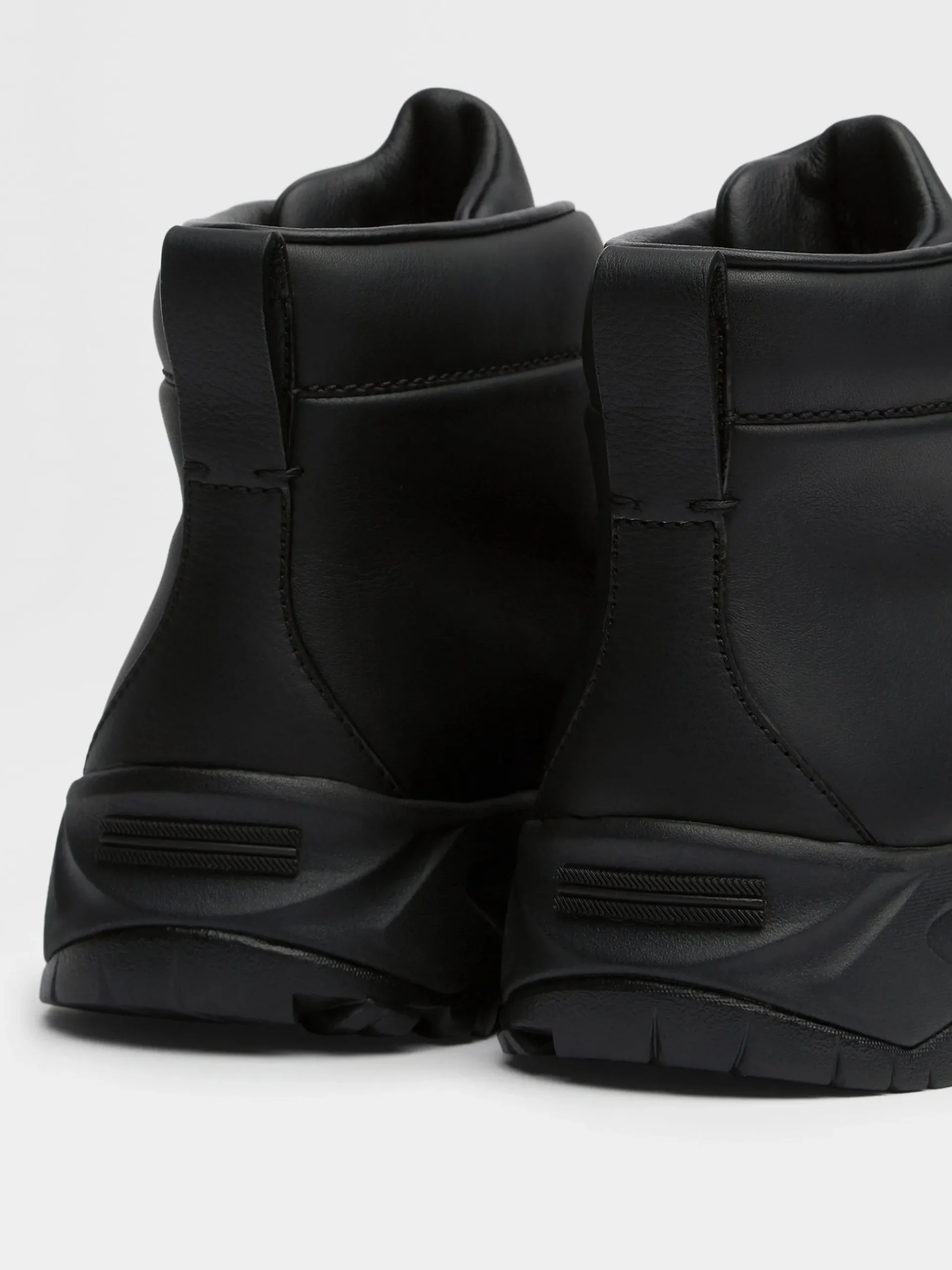 Black Leather Triple Stitch™ Vetta Sneakers