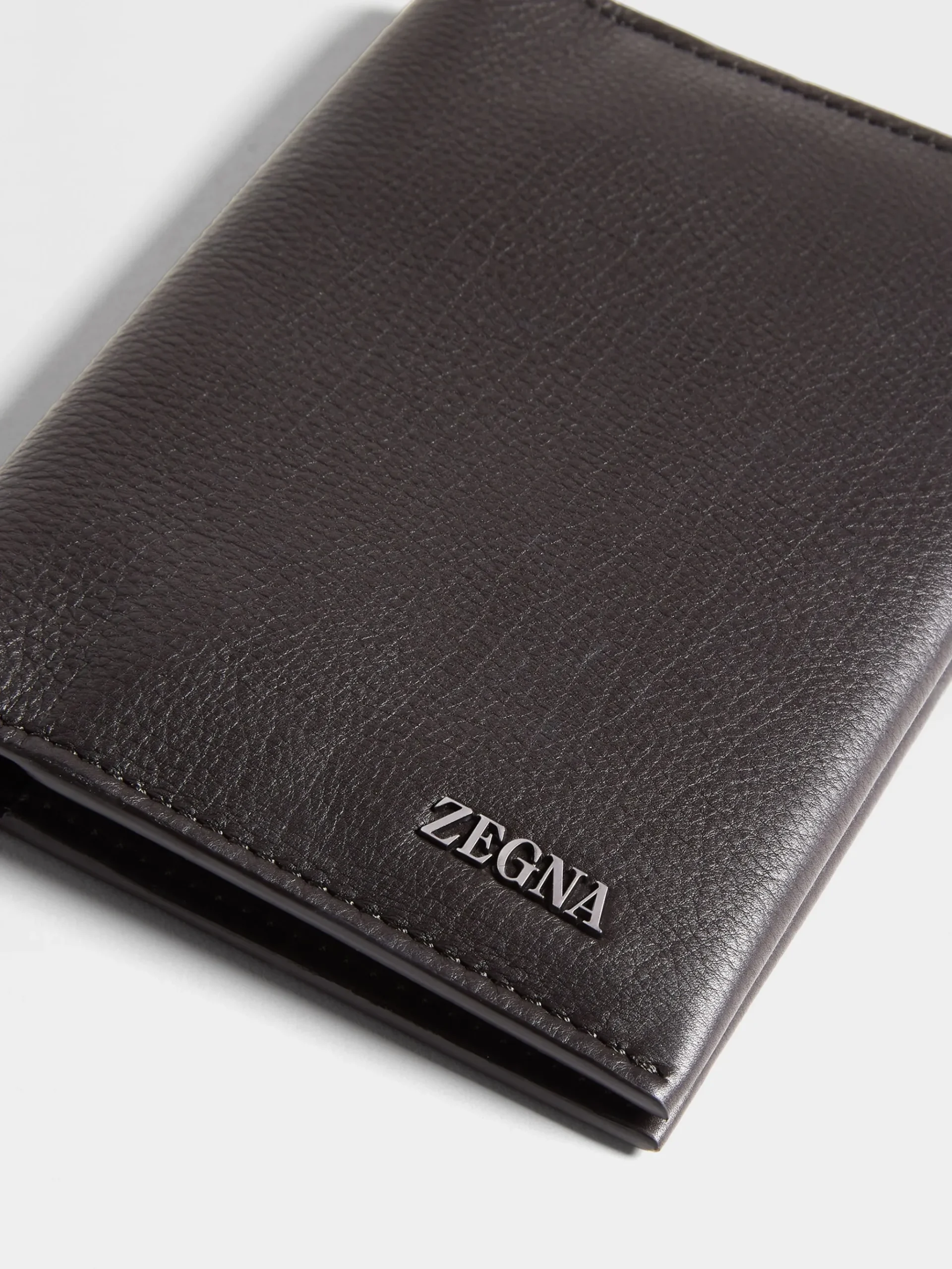 Dark Brown SECONDSKIN Passport Case