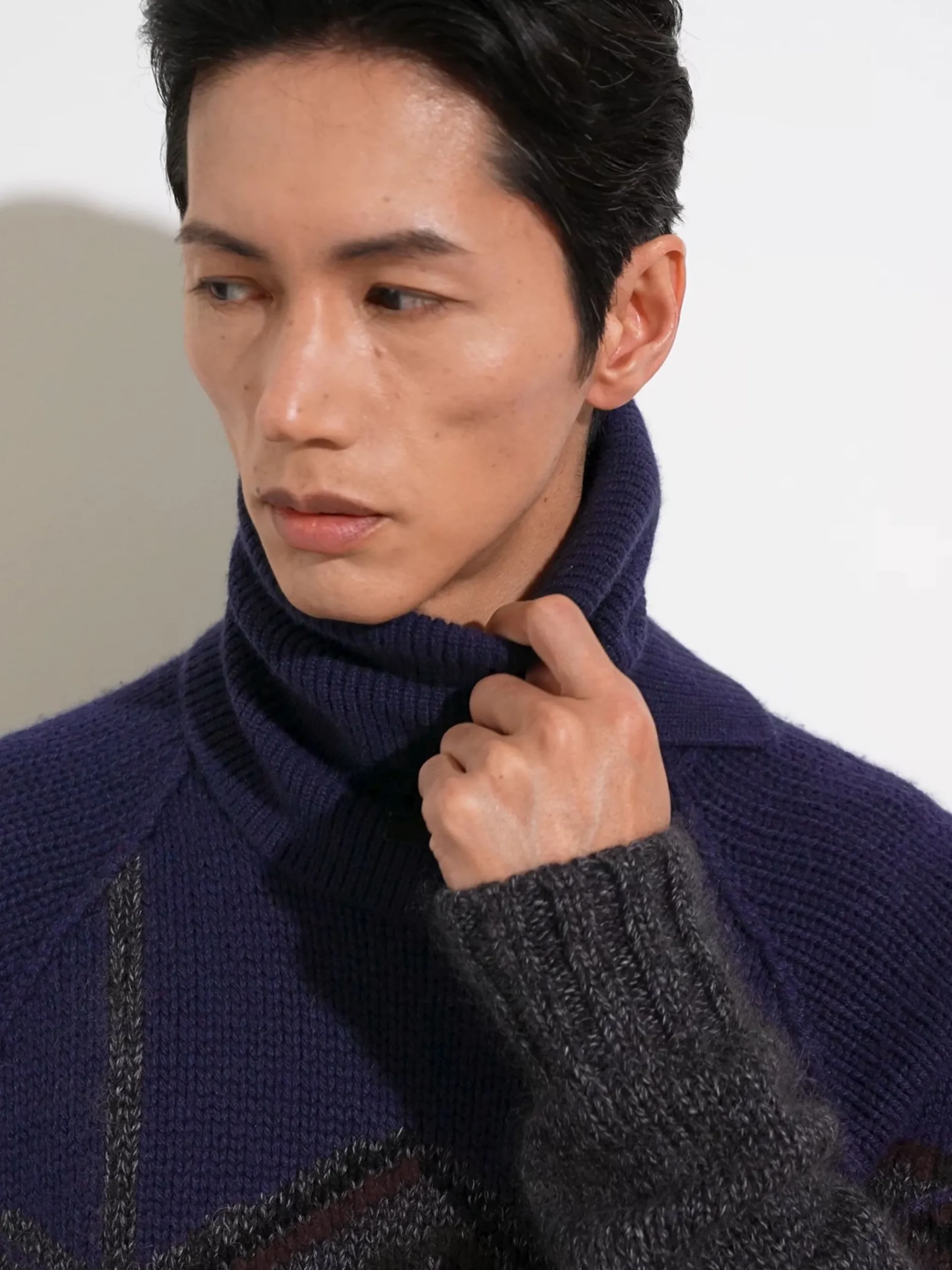 Ink Blue Oasi Cashmere Neck Warmer