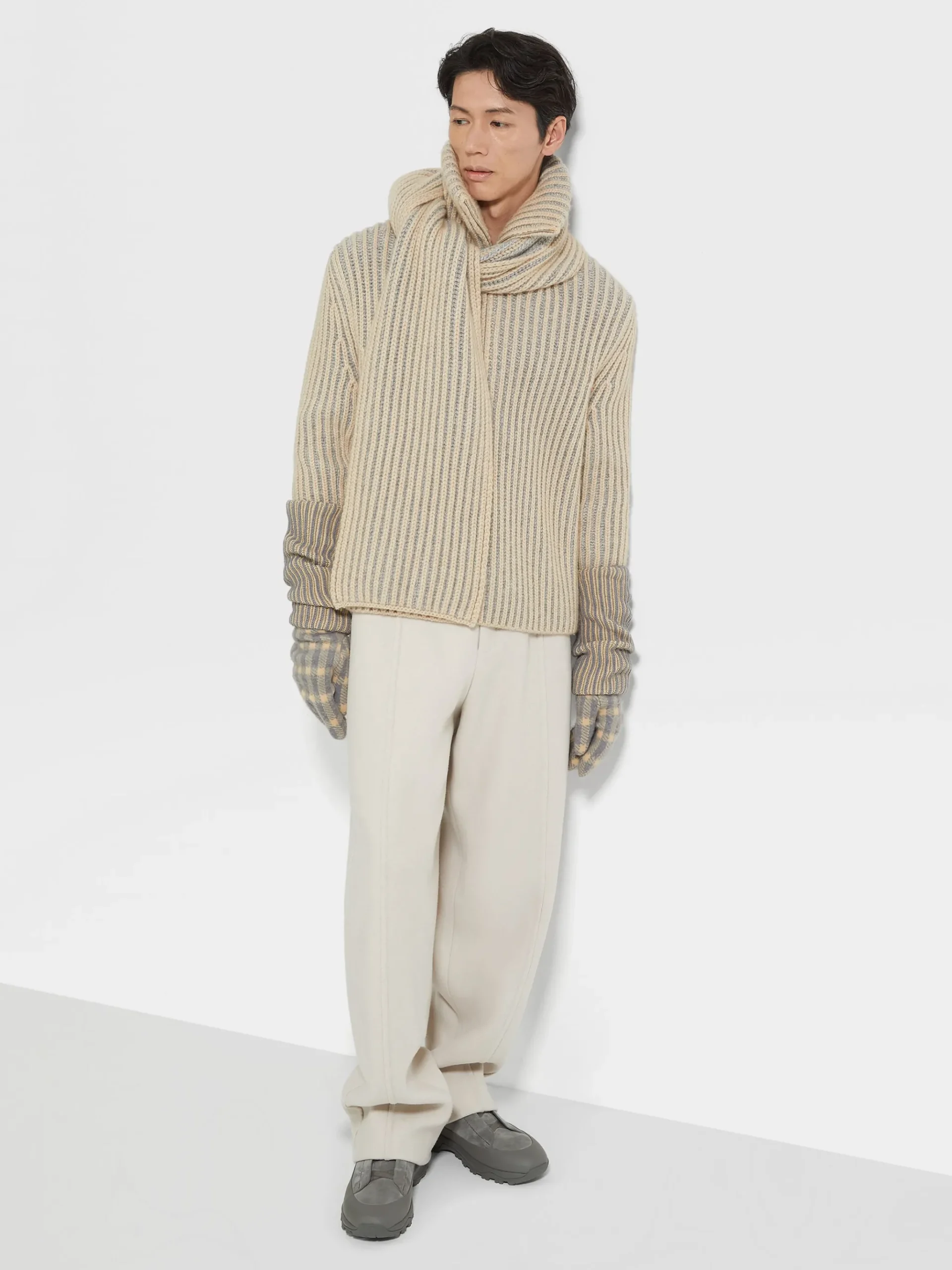 Light Beige and Grey Oasi Cashmere Turtleneck